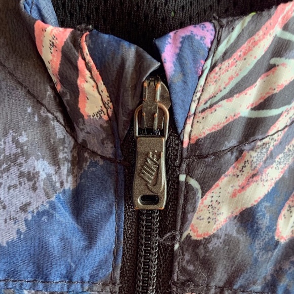 NIKE Nike Black Graffiti Lightweight Jacket with Hood SIZE M - Picture 5 of 8